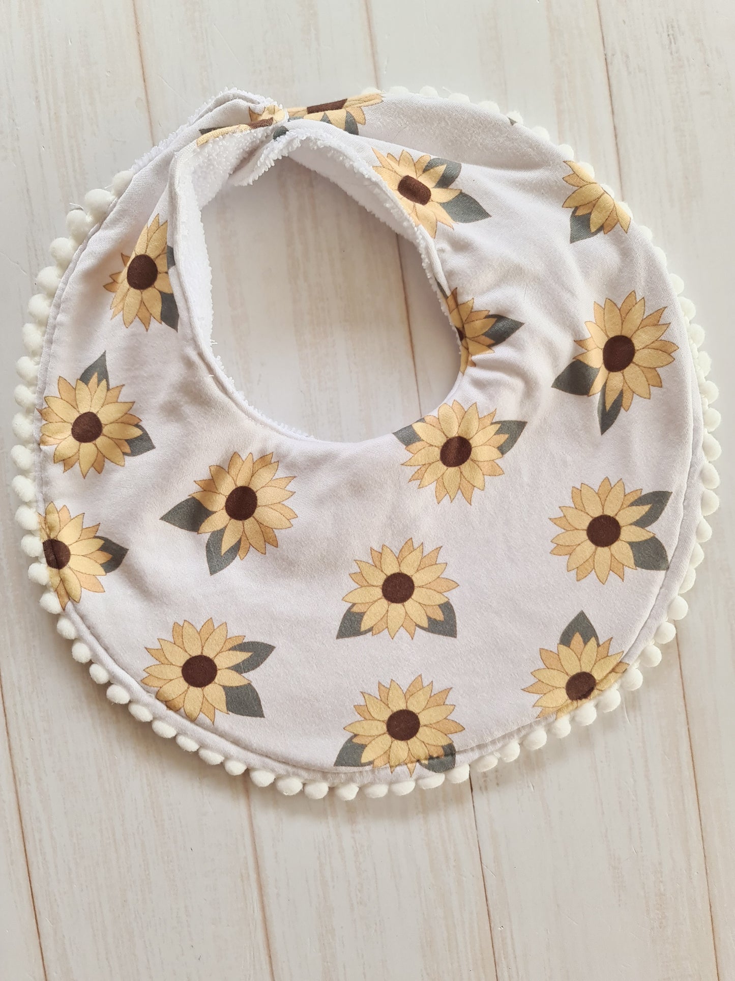 Round Bib- Sunflowers
