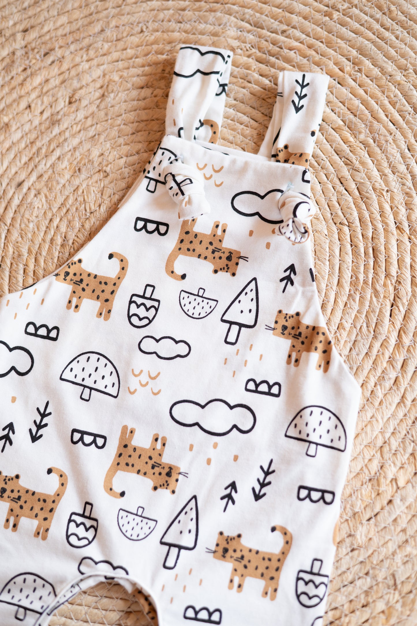 Leopard buddies Overall romp