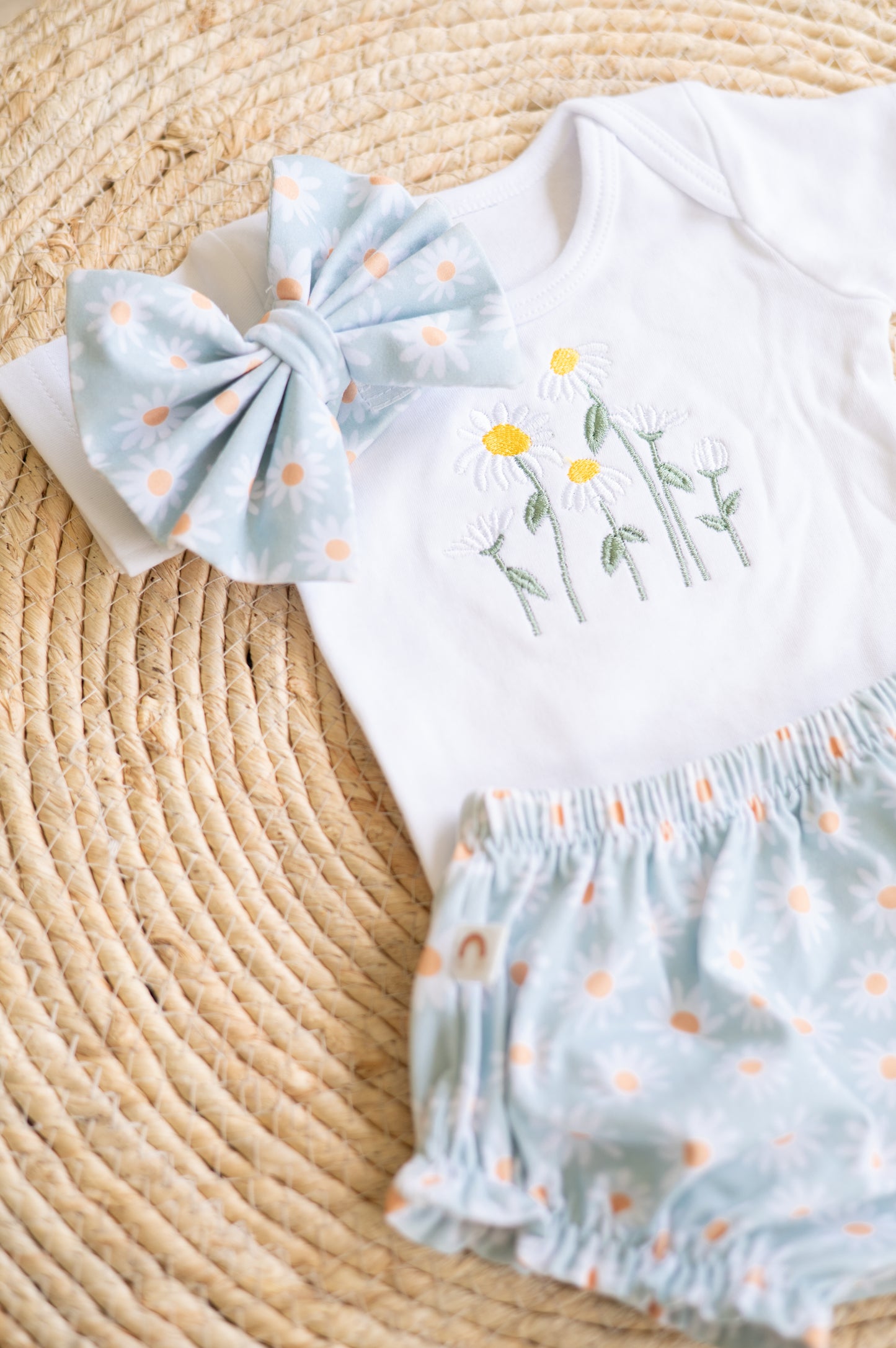 Daisy Embroidery Set