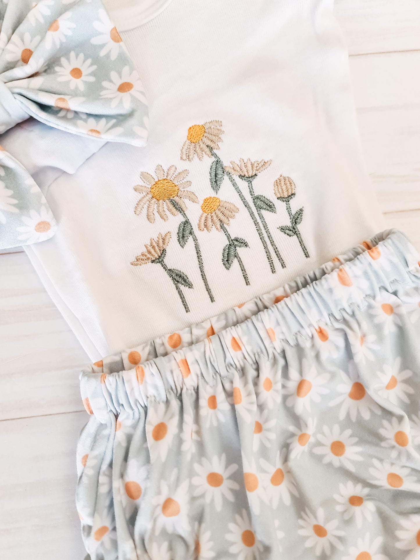 Daisy Embroidery Set