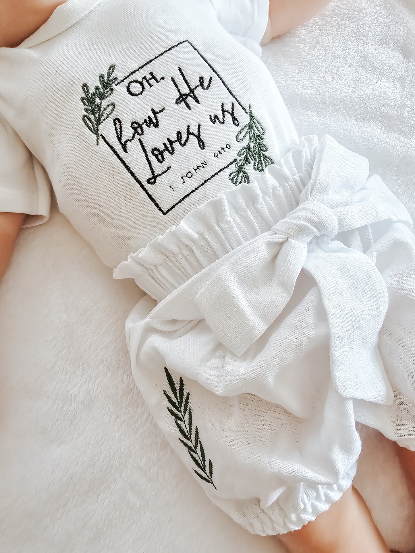 How He Loves us-Embroidered set