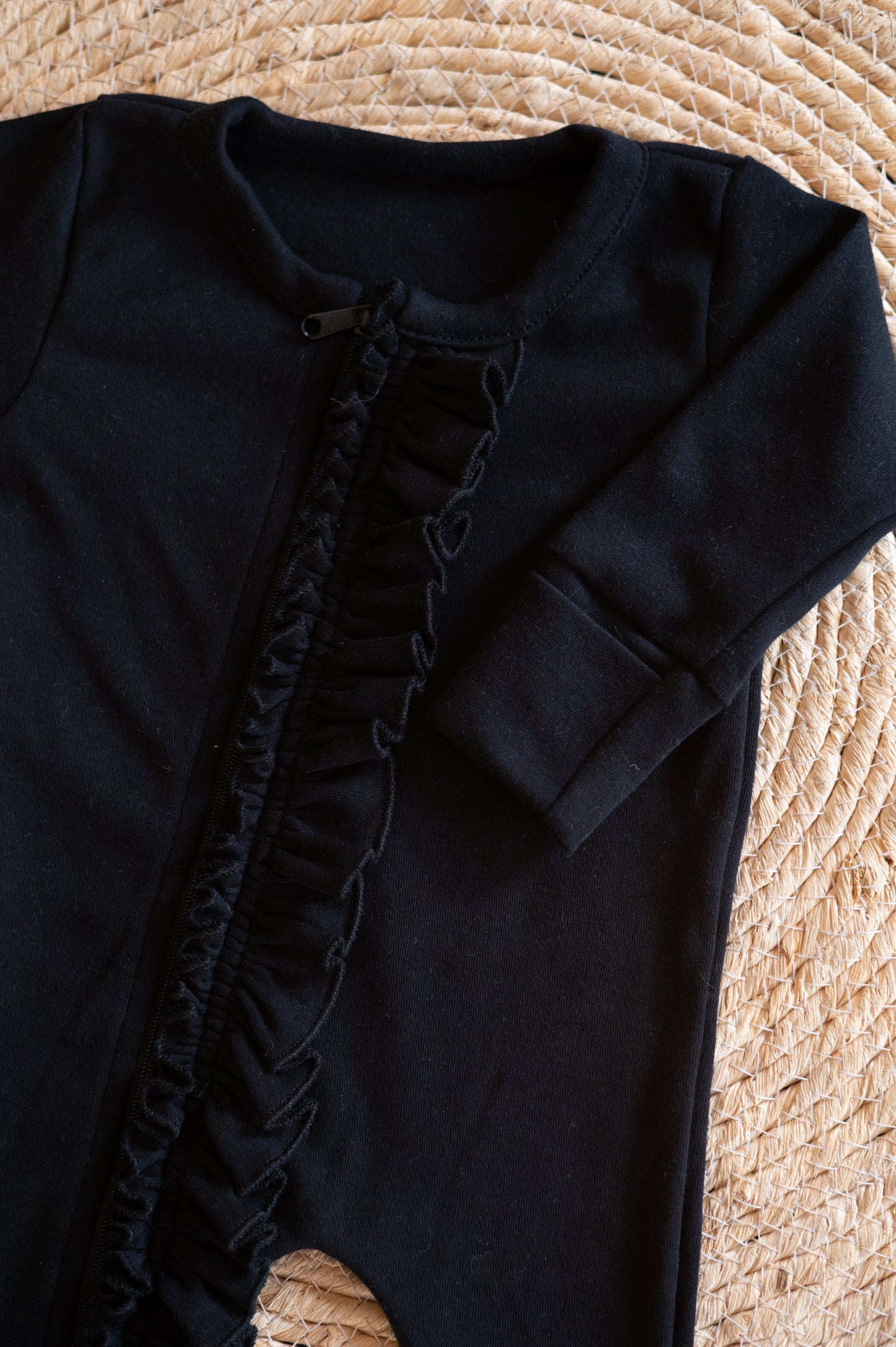 Frilly Zippy Grow- Black